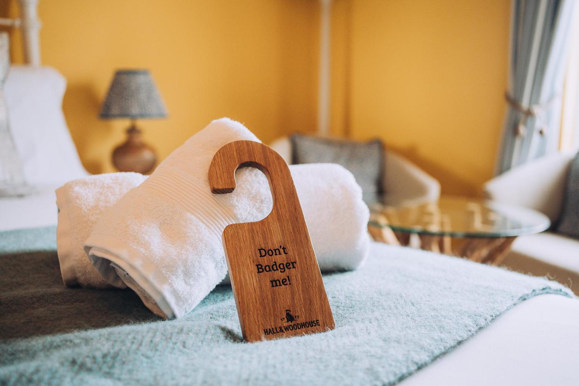 Dolphin Hotel Beer Bagian luar foto